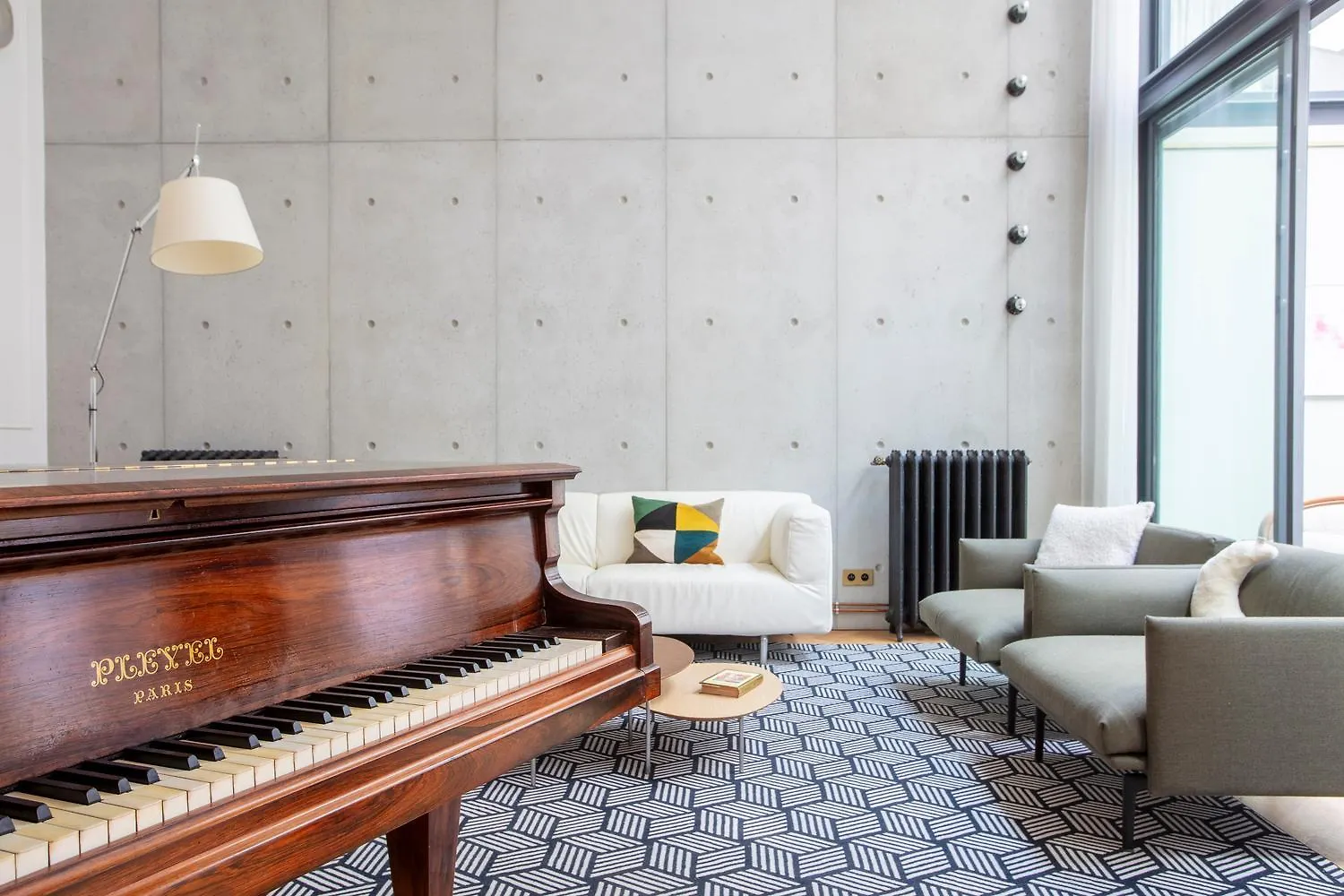Appartement Parisian Loft With Plenty Of Light And Solarium In Bastille Area Frankrijk